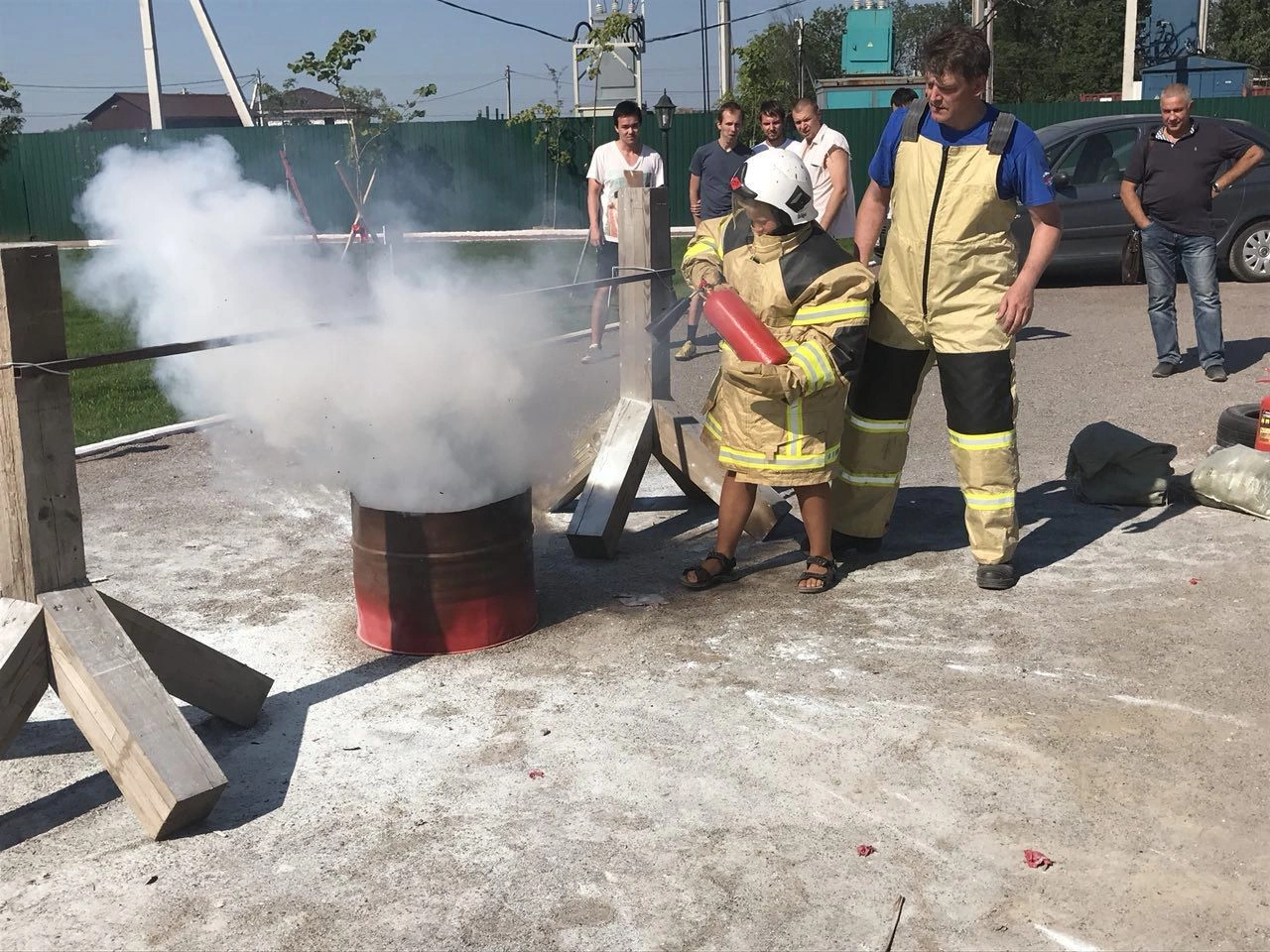 image (6).JPG Полковник МЧС и пожарные научили жителей "ПриЛЕСного" обращаться с огнём ФАКТ. 4