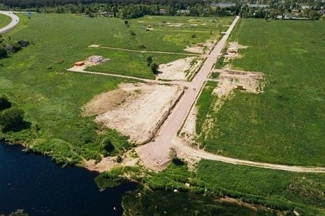 В посёлках компании «ФАКТ.» строятся дороги, заборы и пожарные водоёмы