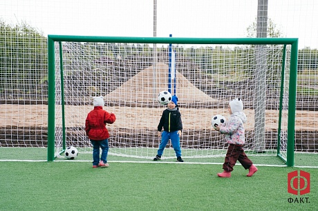 Открыты детская и спортивная площадка в "Кокосах"
